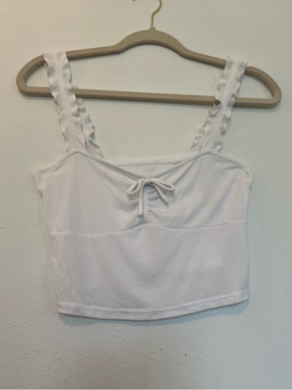 Me to We White Ruffle-Shoulder Cropped Tank size medium y2k